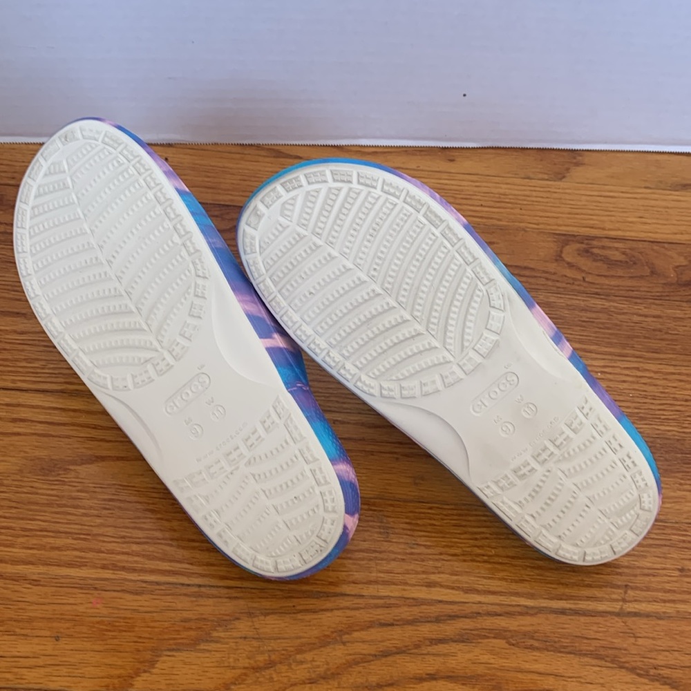 Crocs Classic Out Of This World Sandals Women’s 11 Blue and purple tie dye EUC - Picture 9 of 10